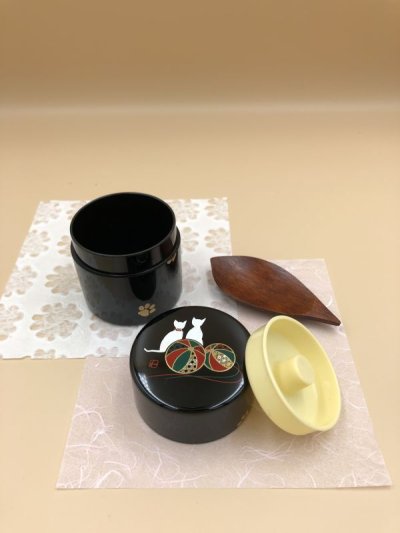 画像1: ミニ茶筒(黒)　手毬ネコ(中蓋・茶さじ付）